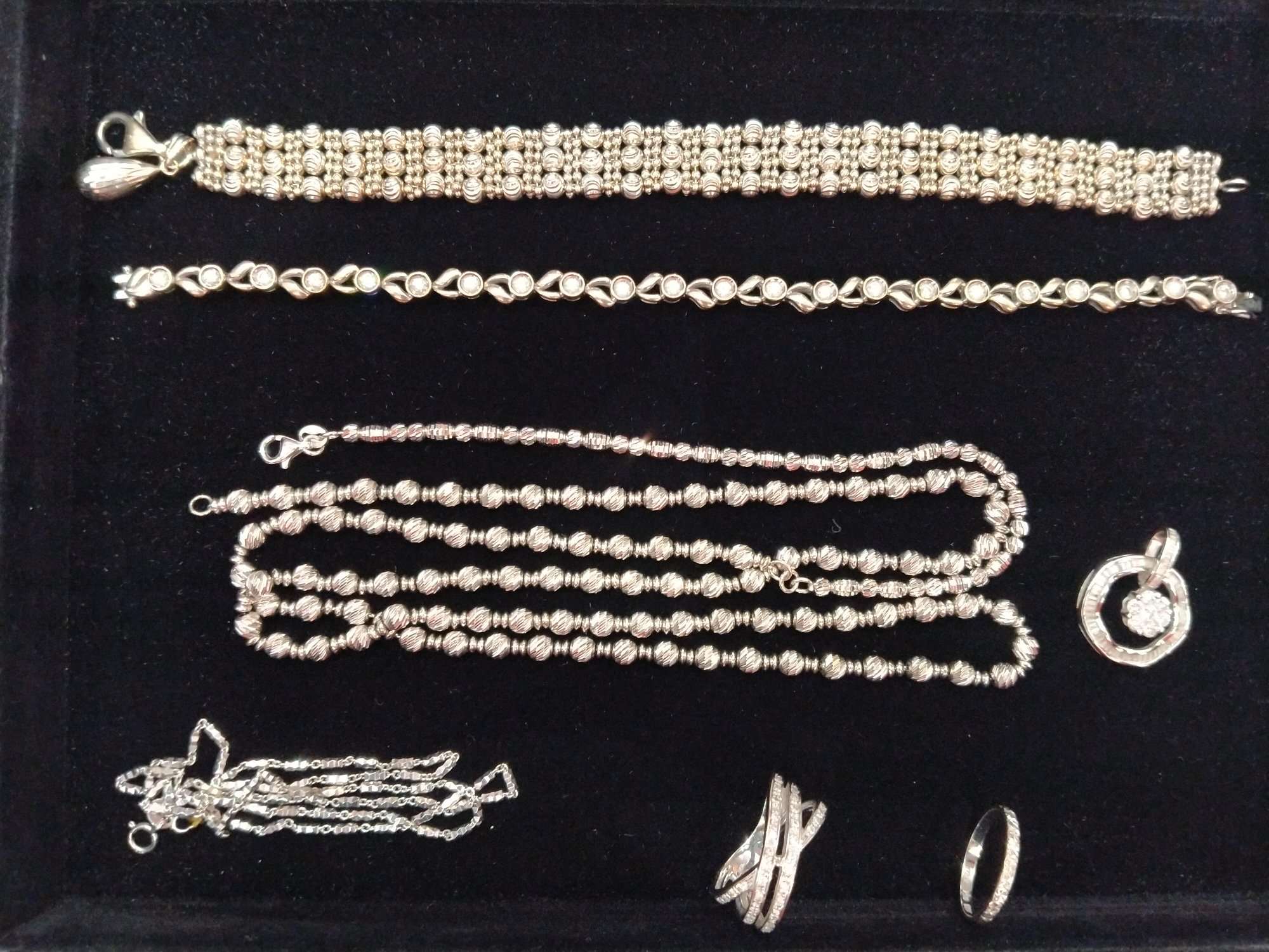 Why White Gold Has Lower Resale Value than Yellow Gold? AEON Taman