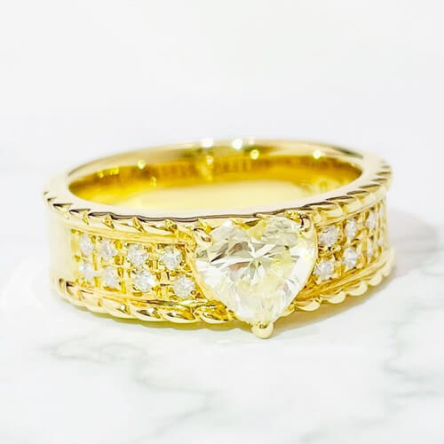 Kami telah beli Diamond ring 0.80ct/0.13ct K18YG!