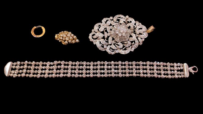 K18 and K9 gold jewelries