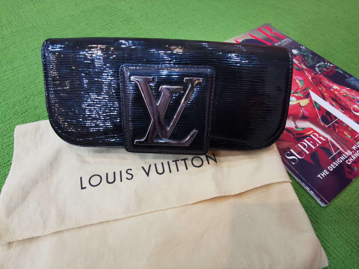 Louis Vuitton Black Epi Leather Pochette SoBe