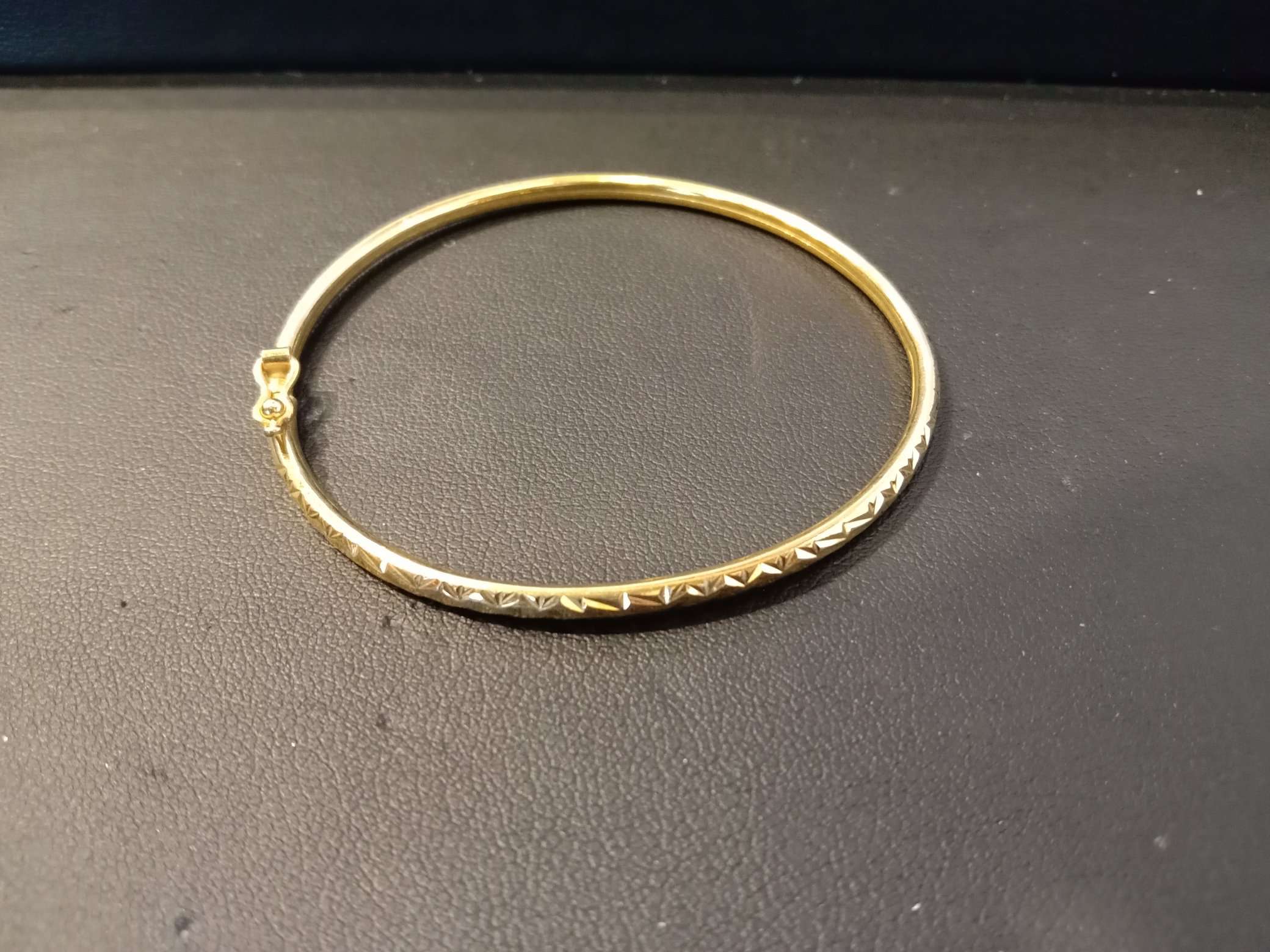 916 gold bangle