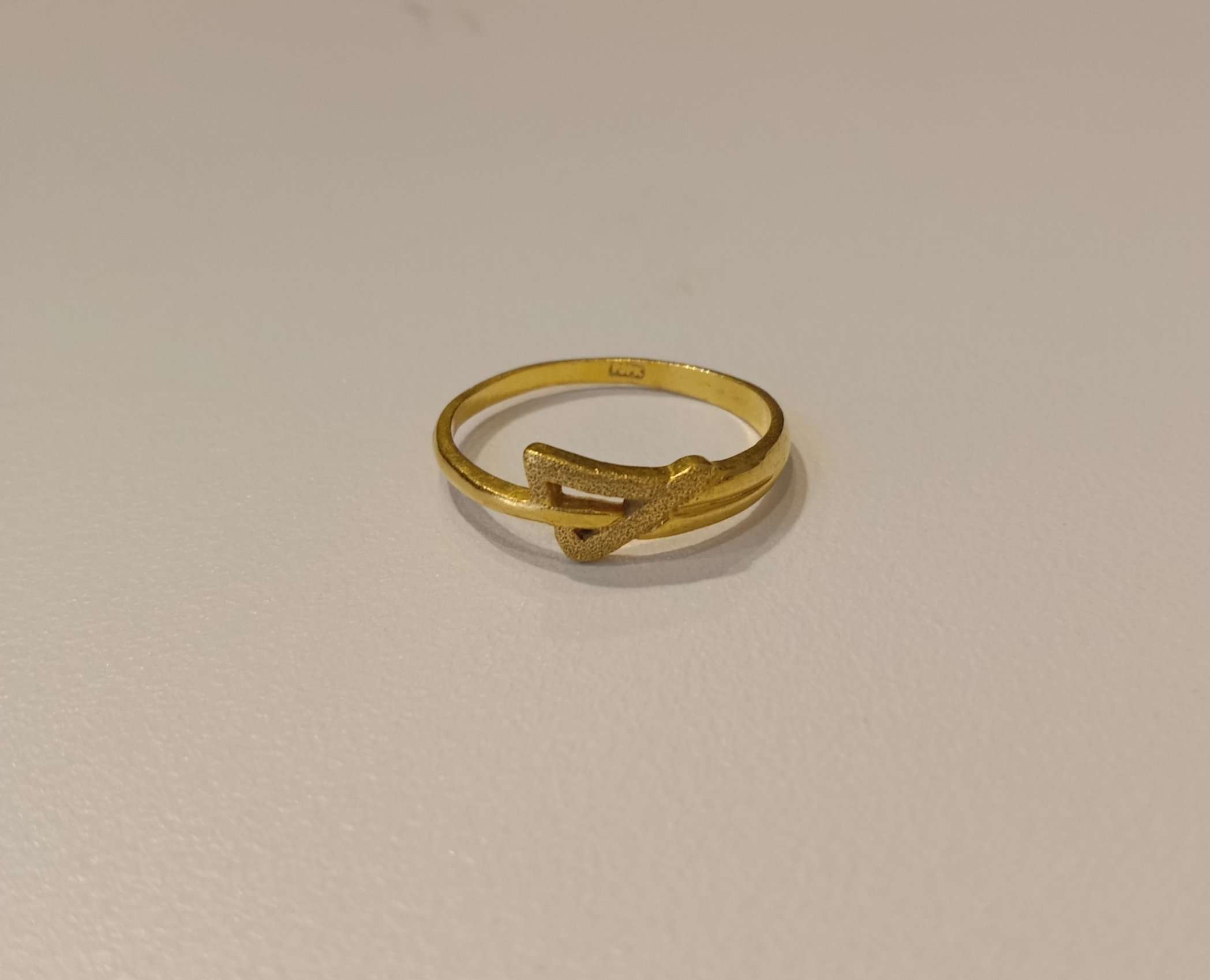 916 gold ring