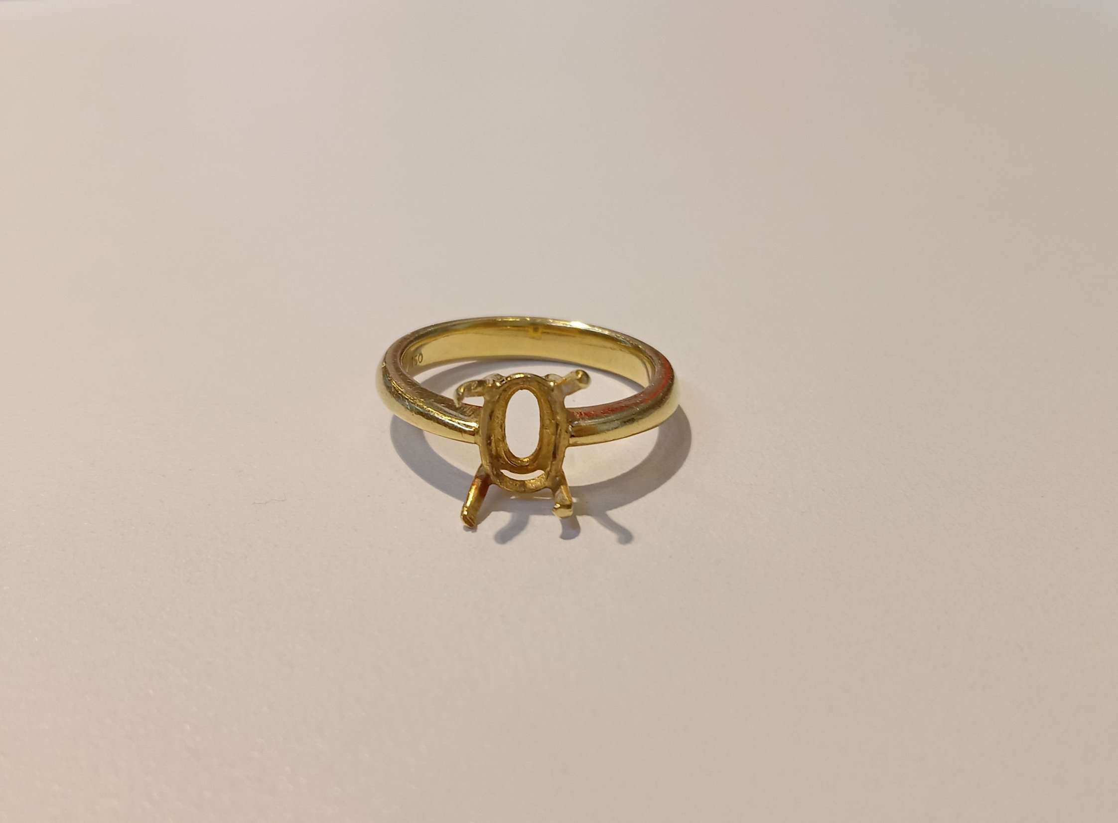 750 gold ring