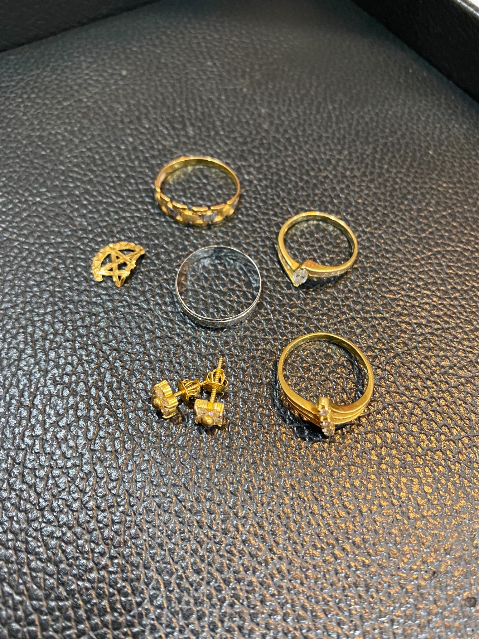 K18 and K19 gold jewelries