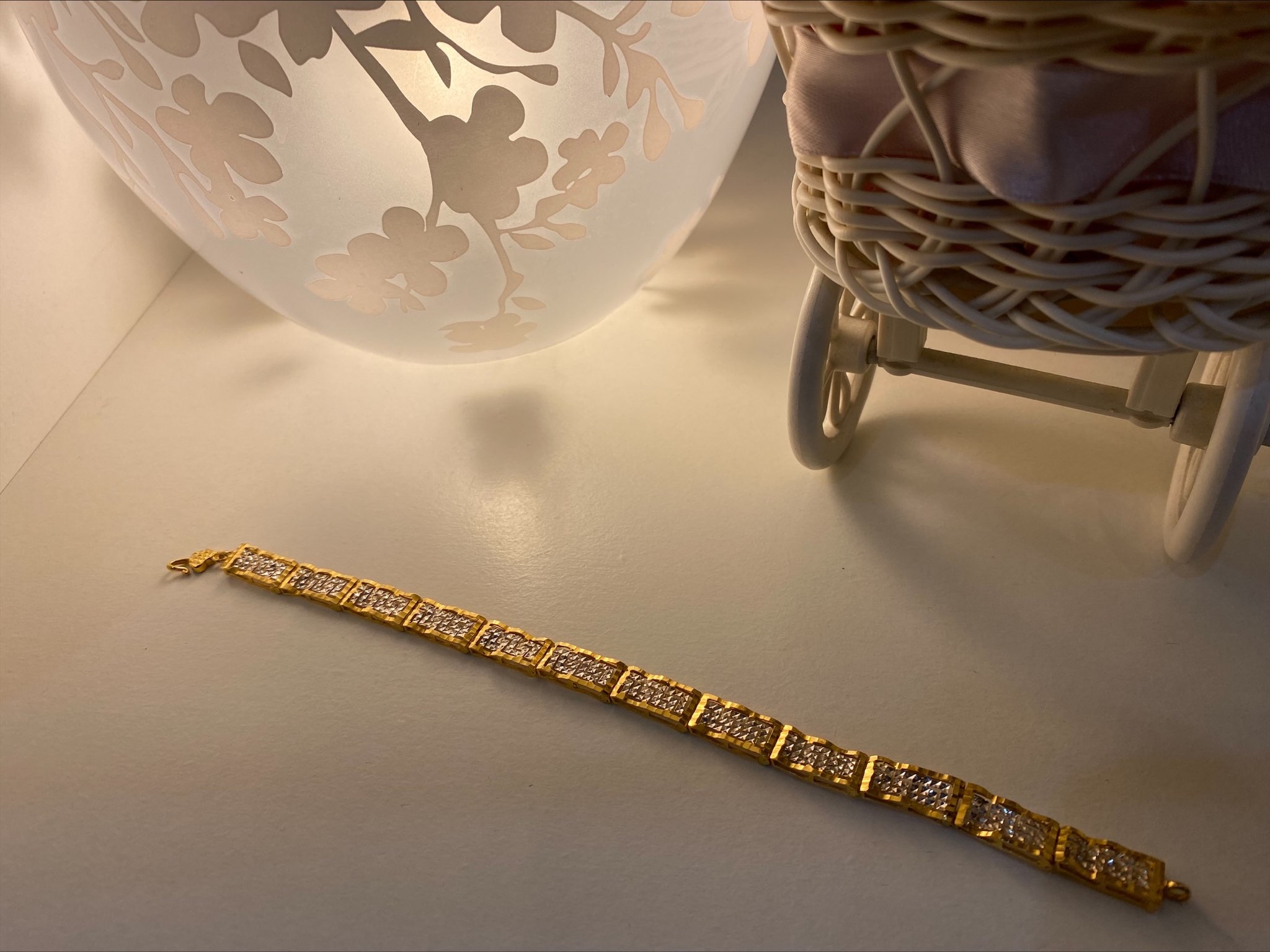 broken 916 gold necklace