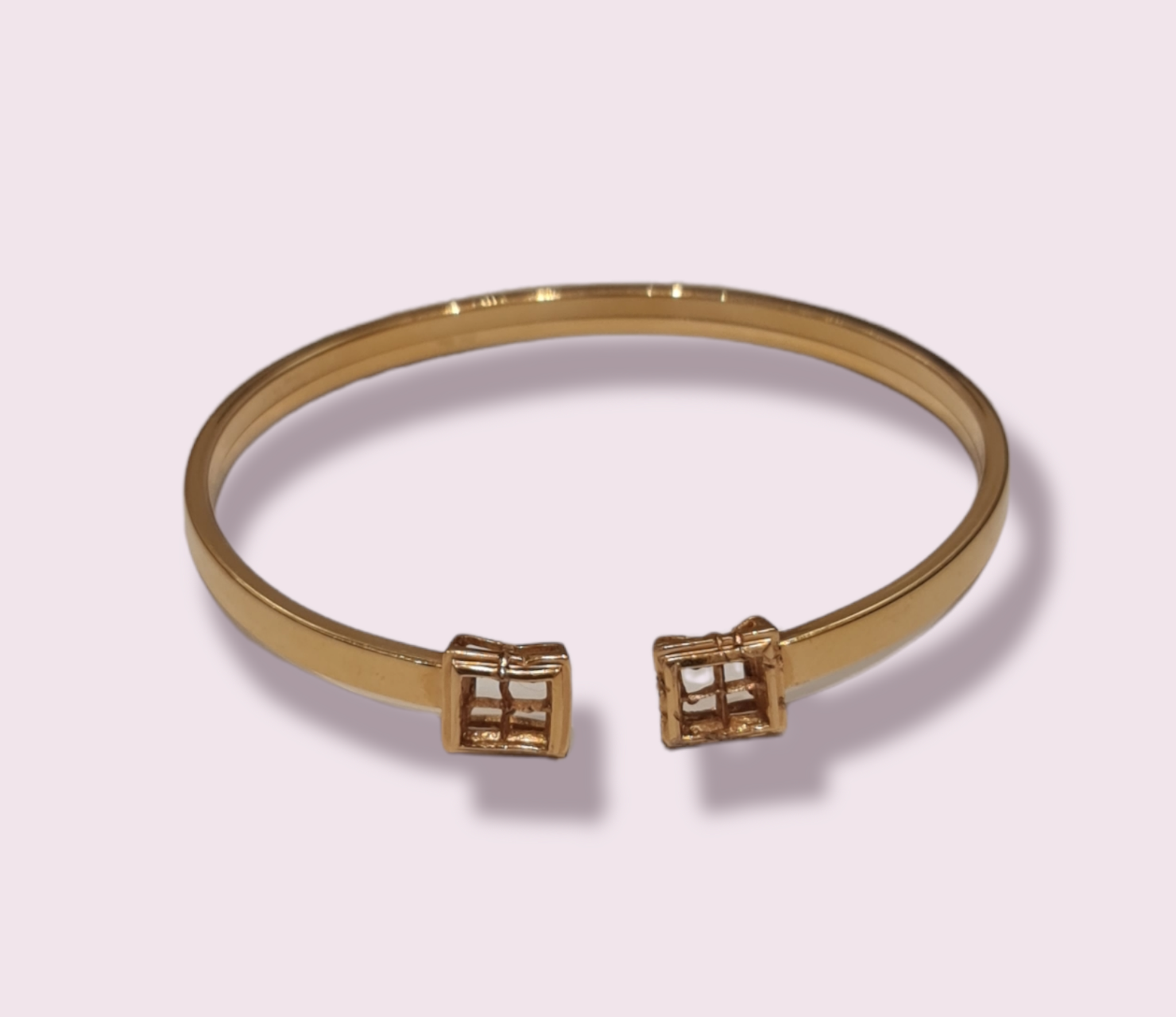 K18 gold bangle