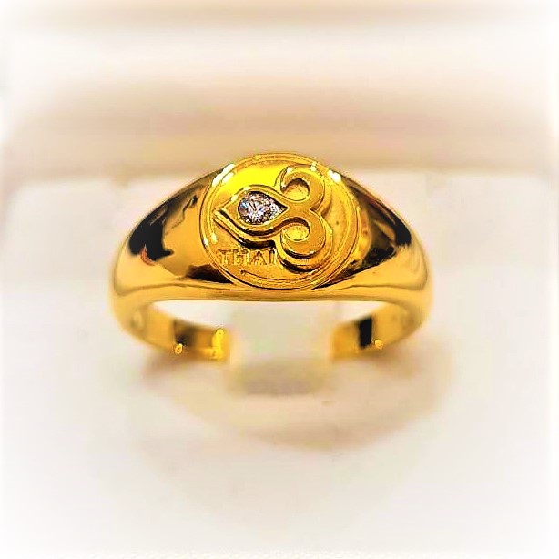 K18 gold ring with diamond