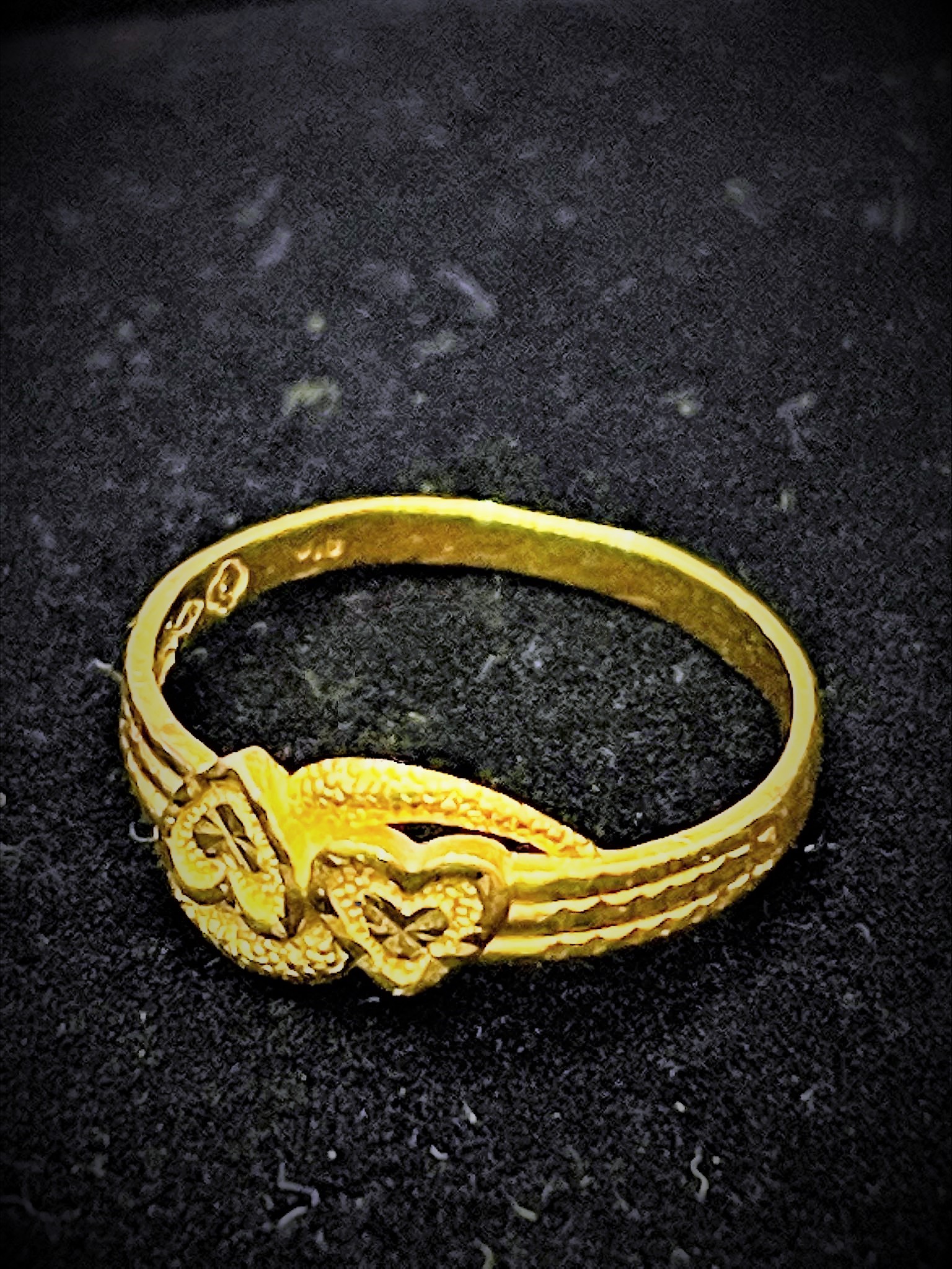 gold ring with Zuk Gam seal