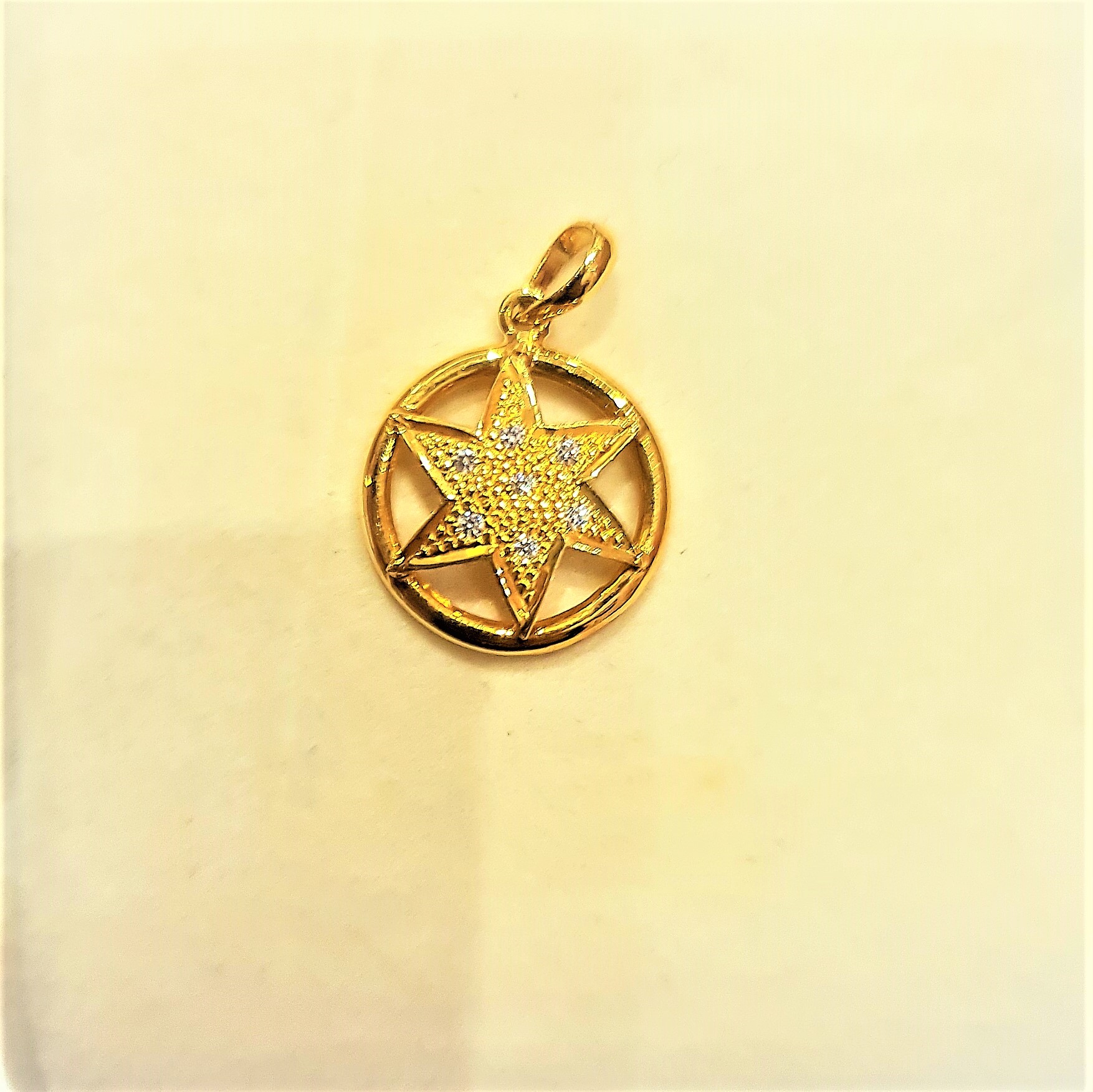 916 gold star pendant