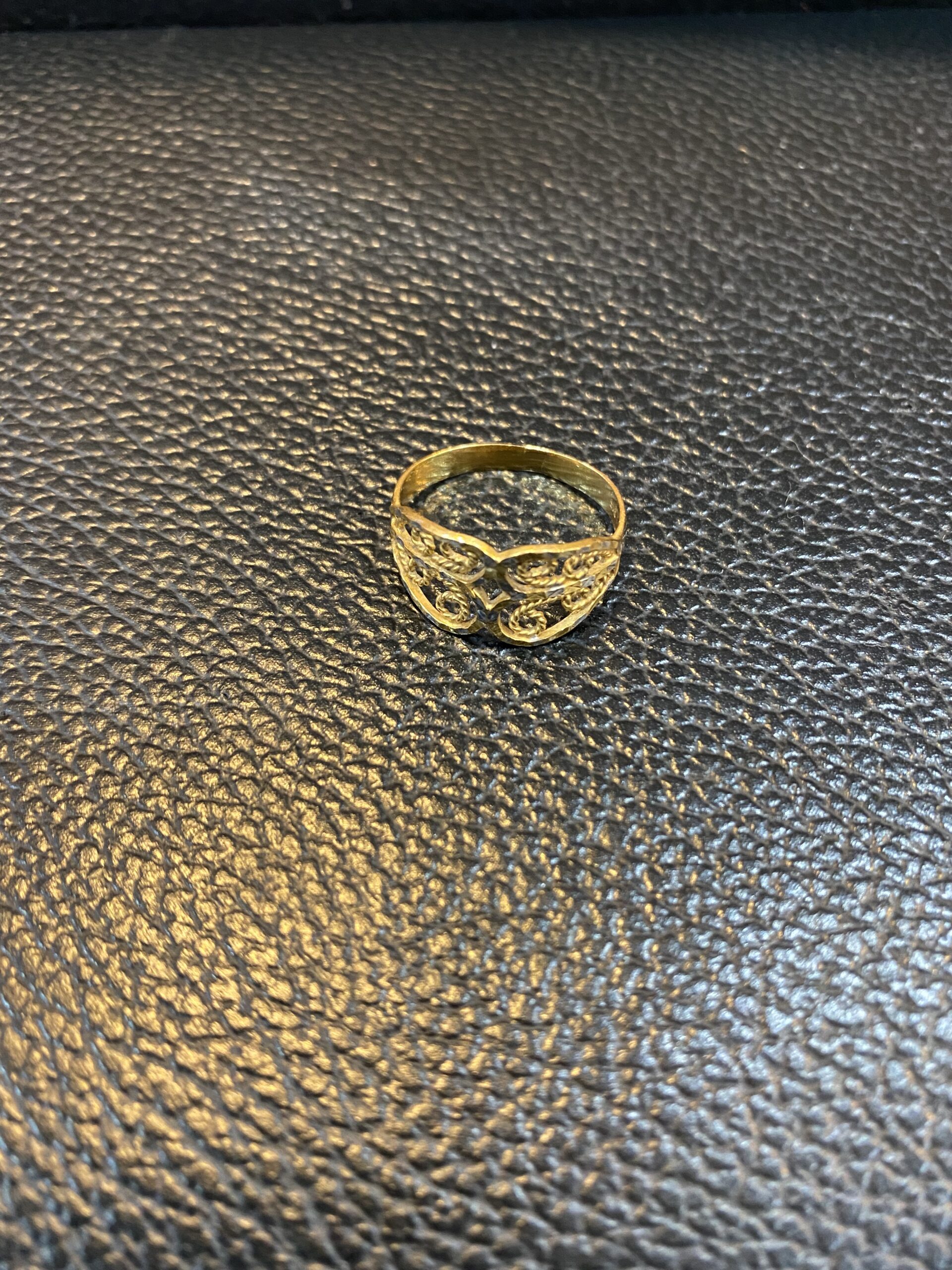 916 gold ring with chrome
