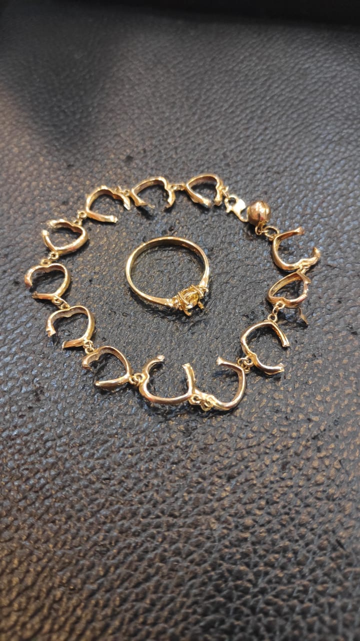 K18 gold ring and K14 gold bracelet