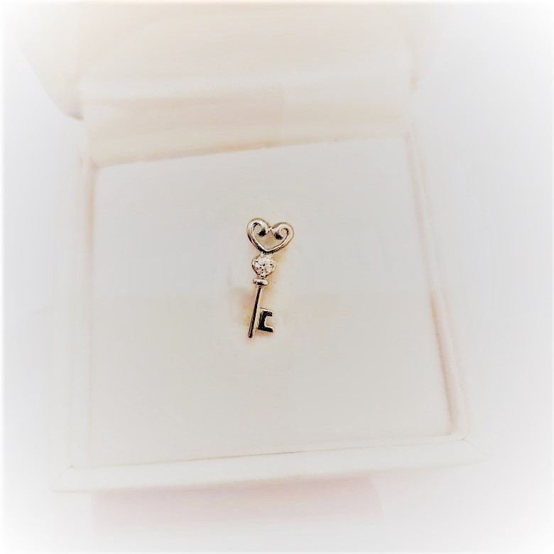 375 white gold pendant