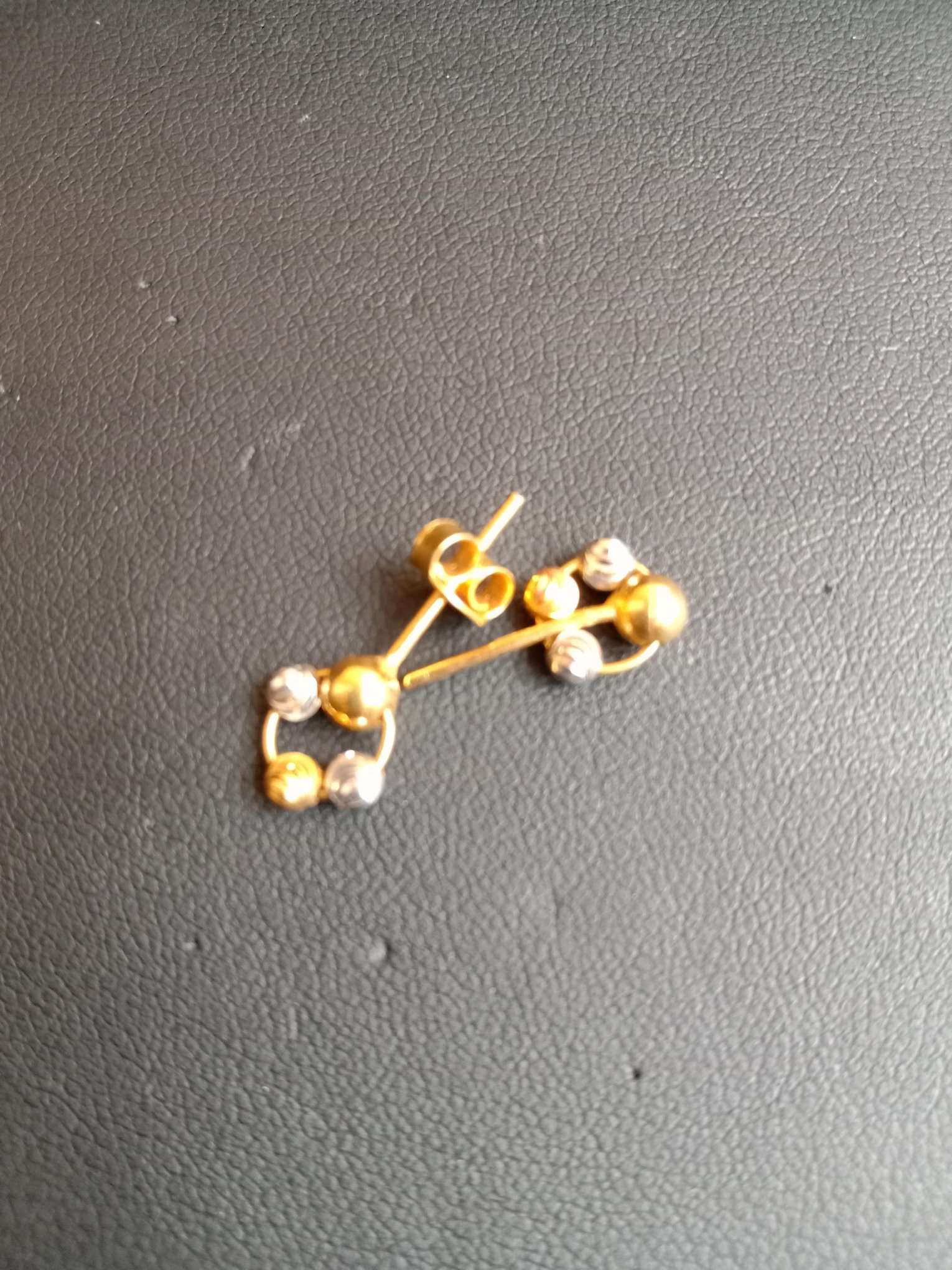 916 gold earring