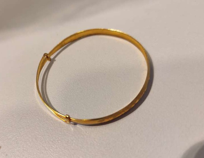 916 gold bangle