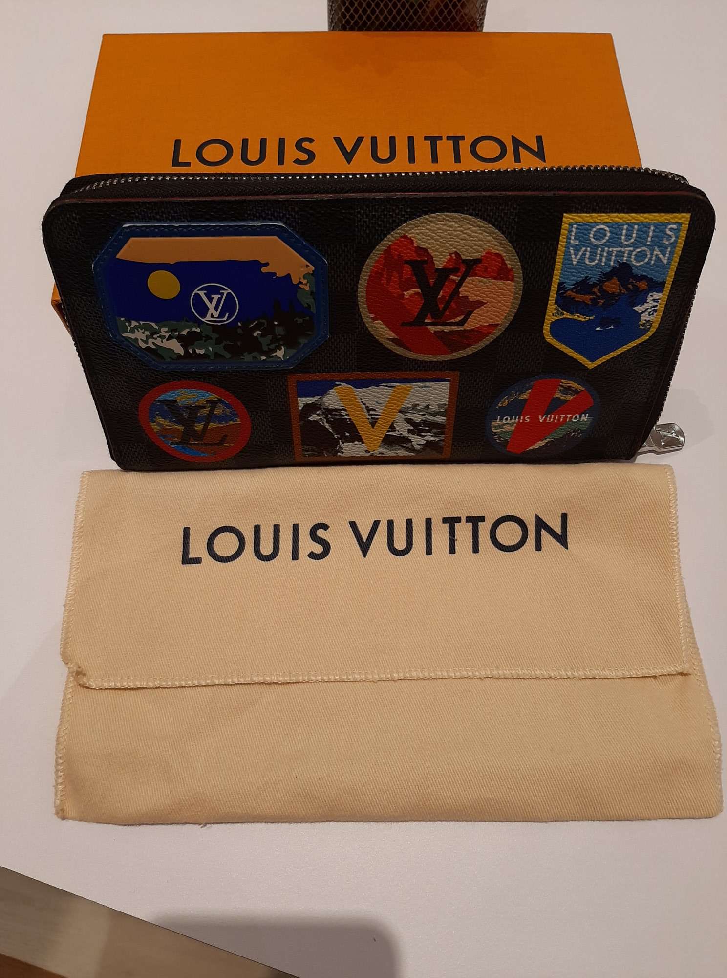 Louis Vuitton round wallet