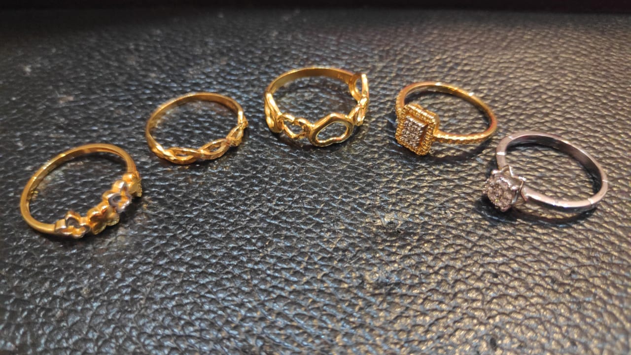 916 and 750 gold rings