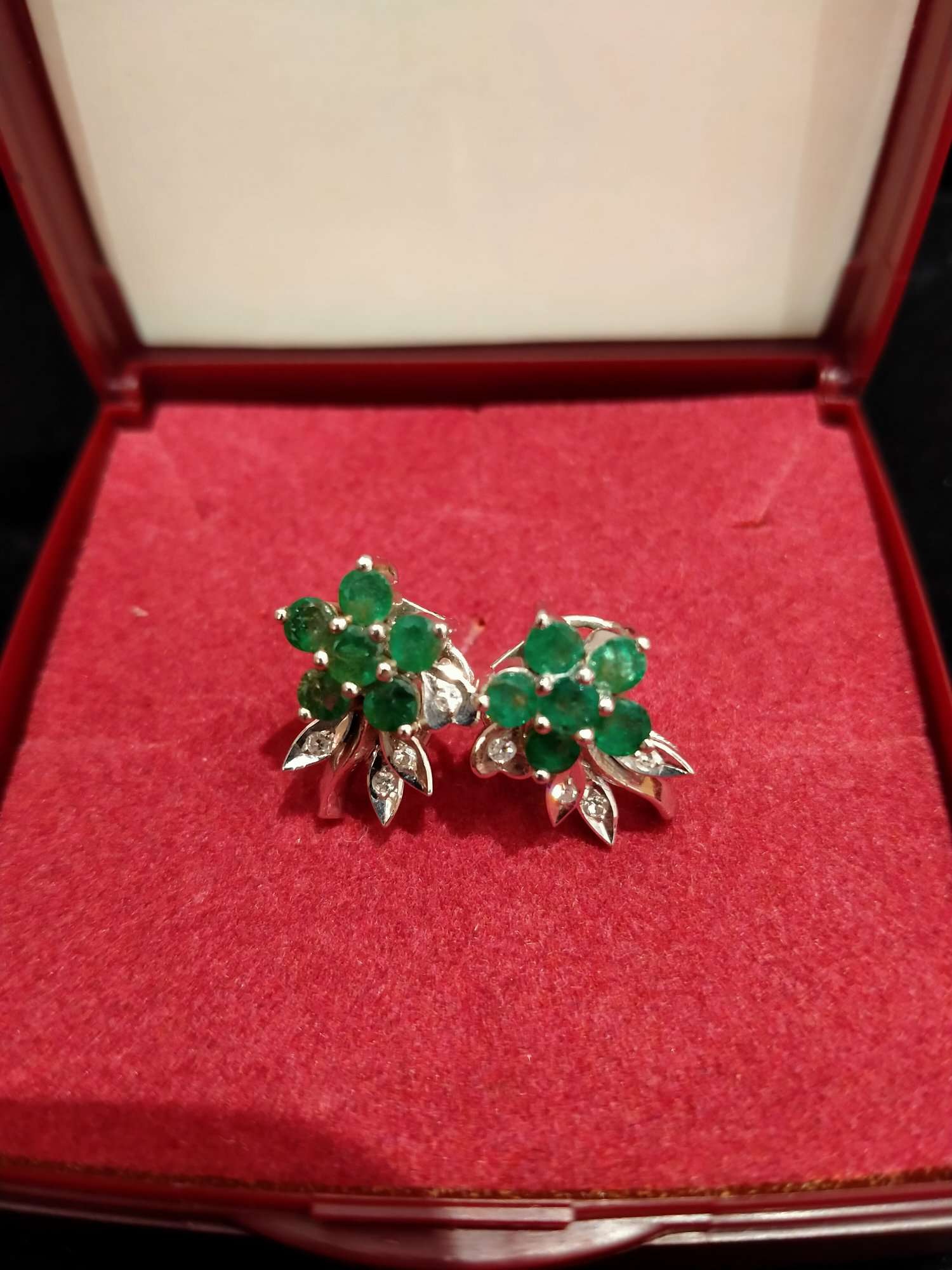 K18 gold earrings with jade
