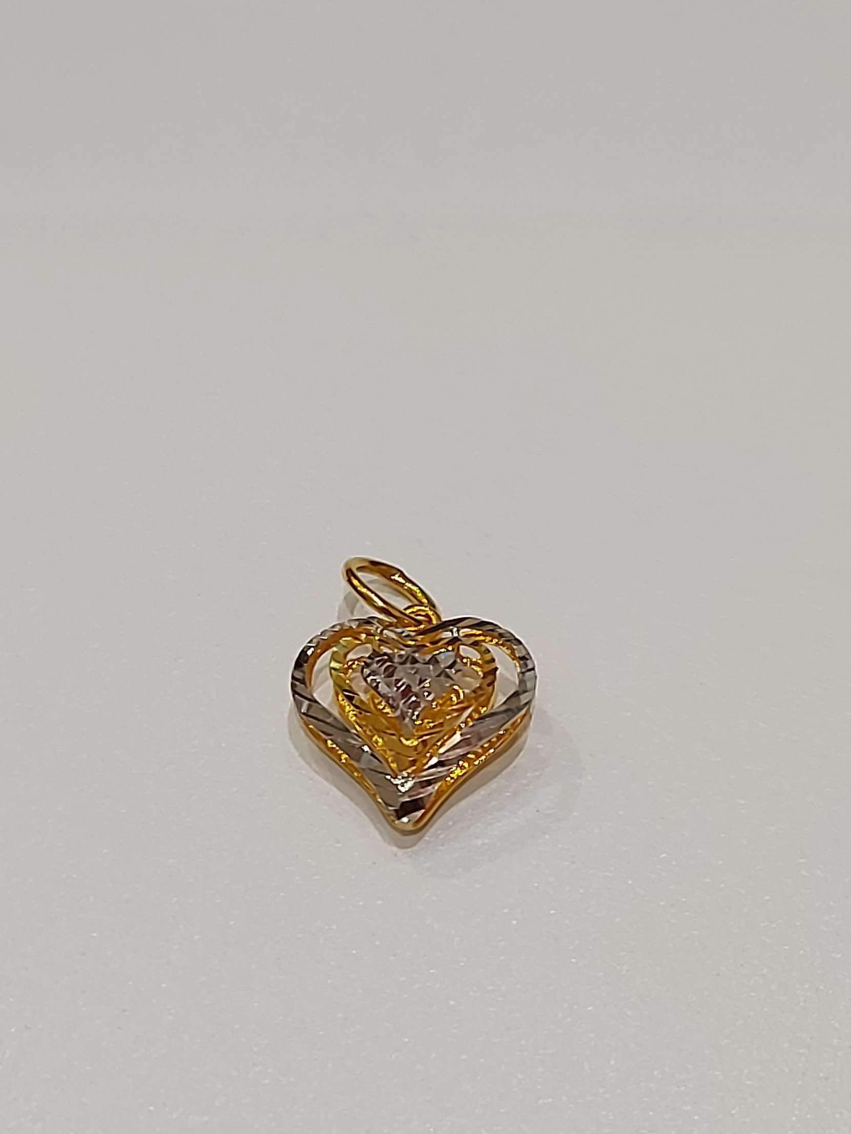 Gold pendant without seal