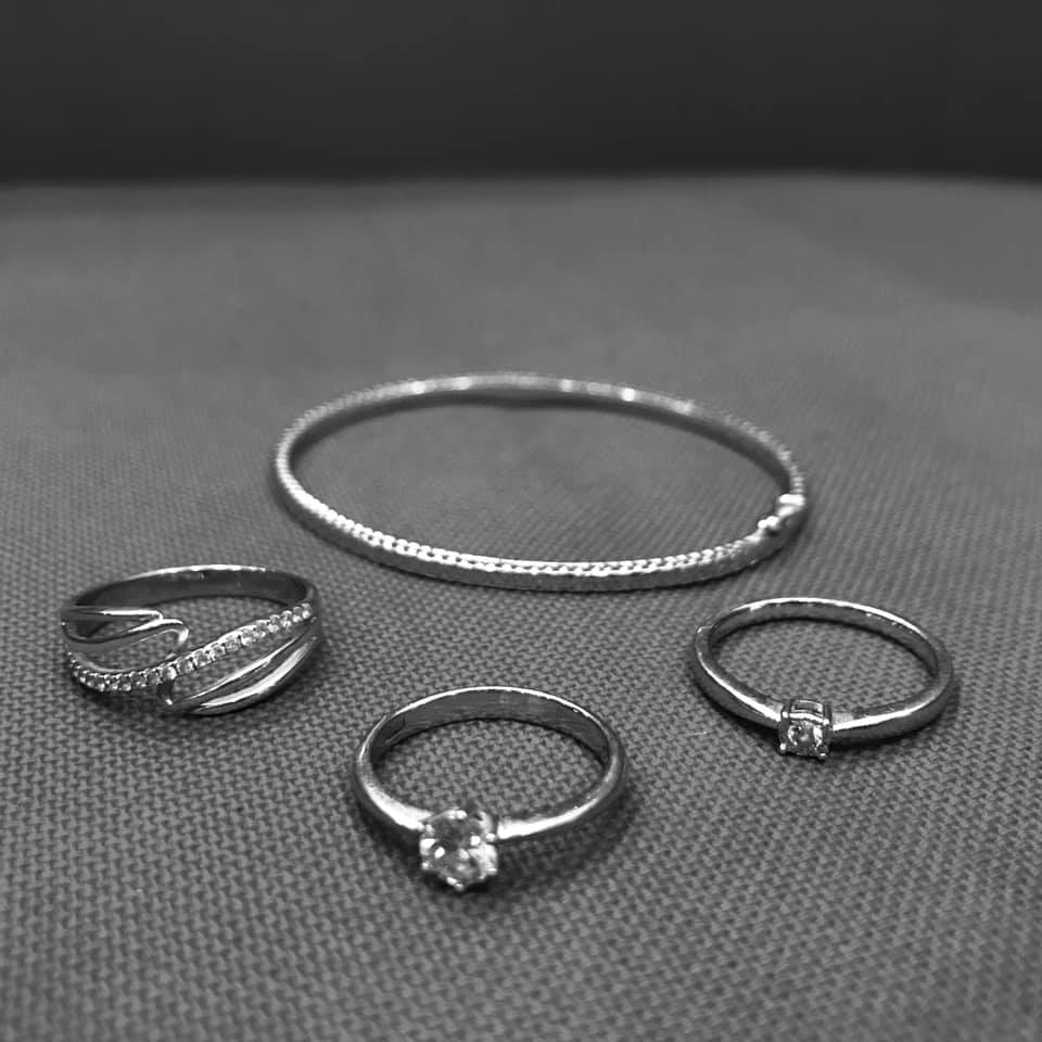 K18 white gold accessories