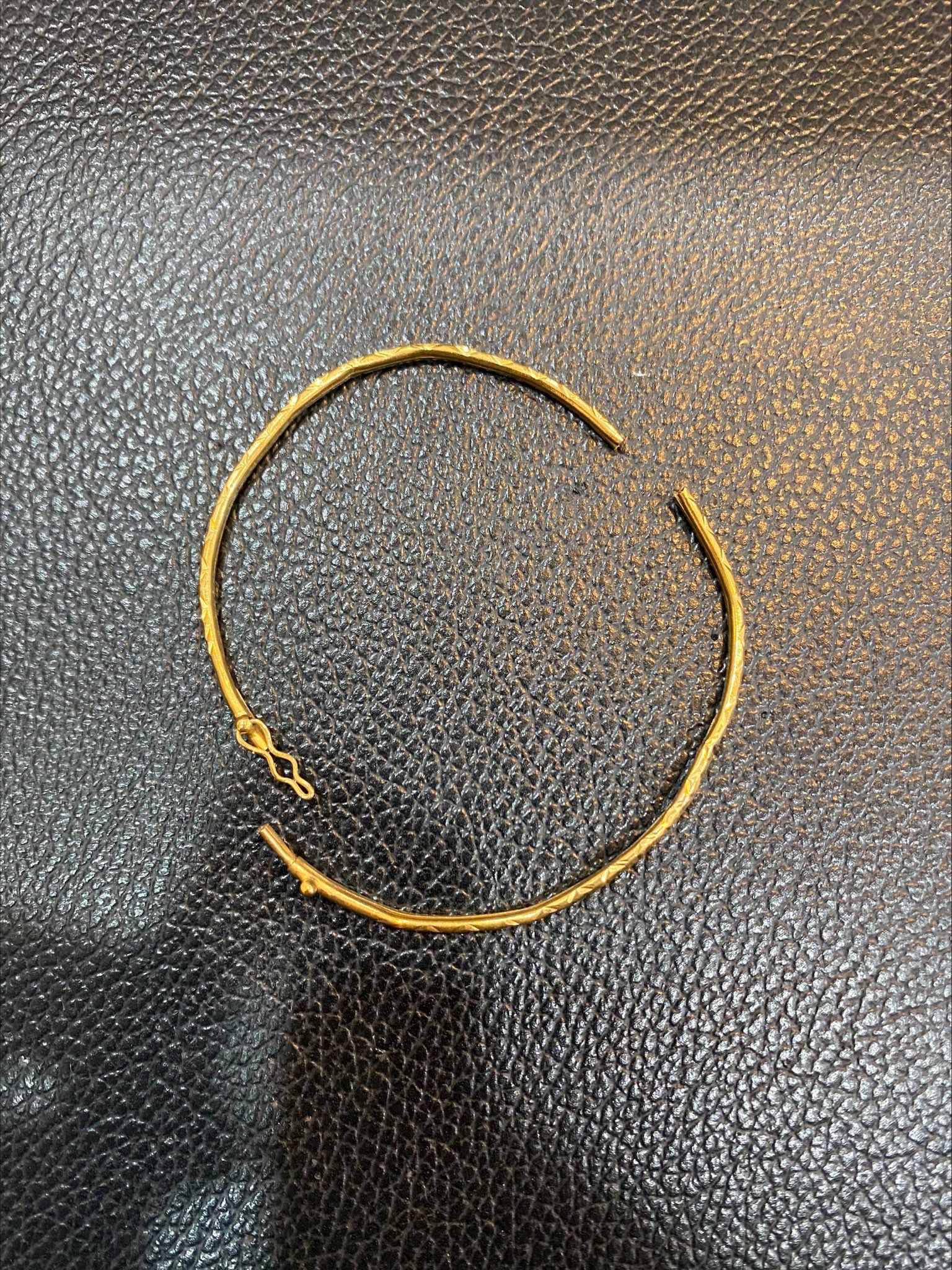 broken 916 gold bangle