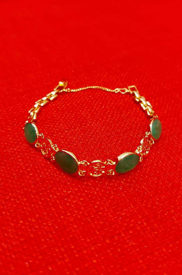 jade bracelet