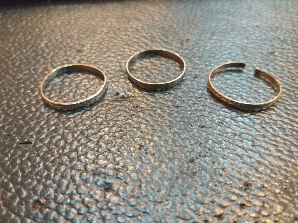 broken 375 gold rings