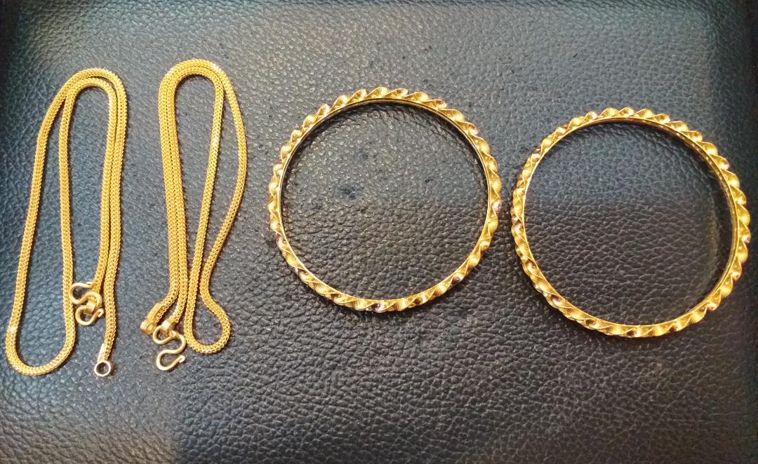 916 gold bangles and necklaces