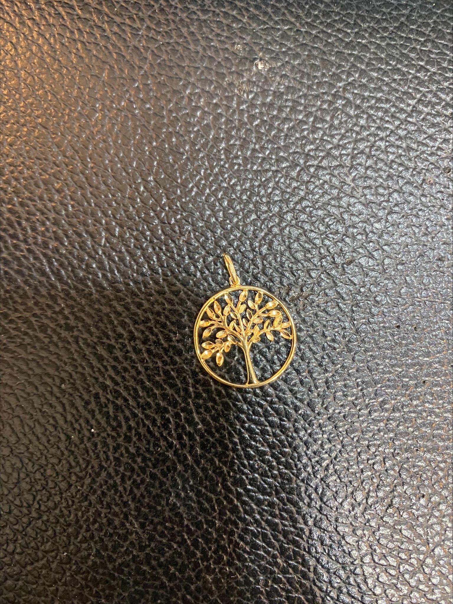 375 yellow gold pendant
