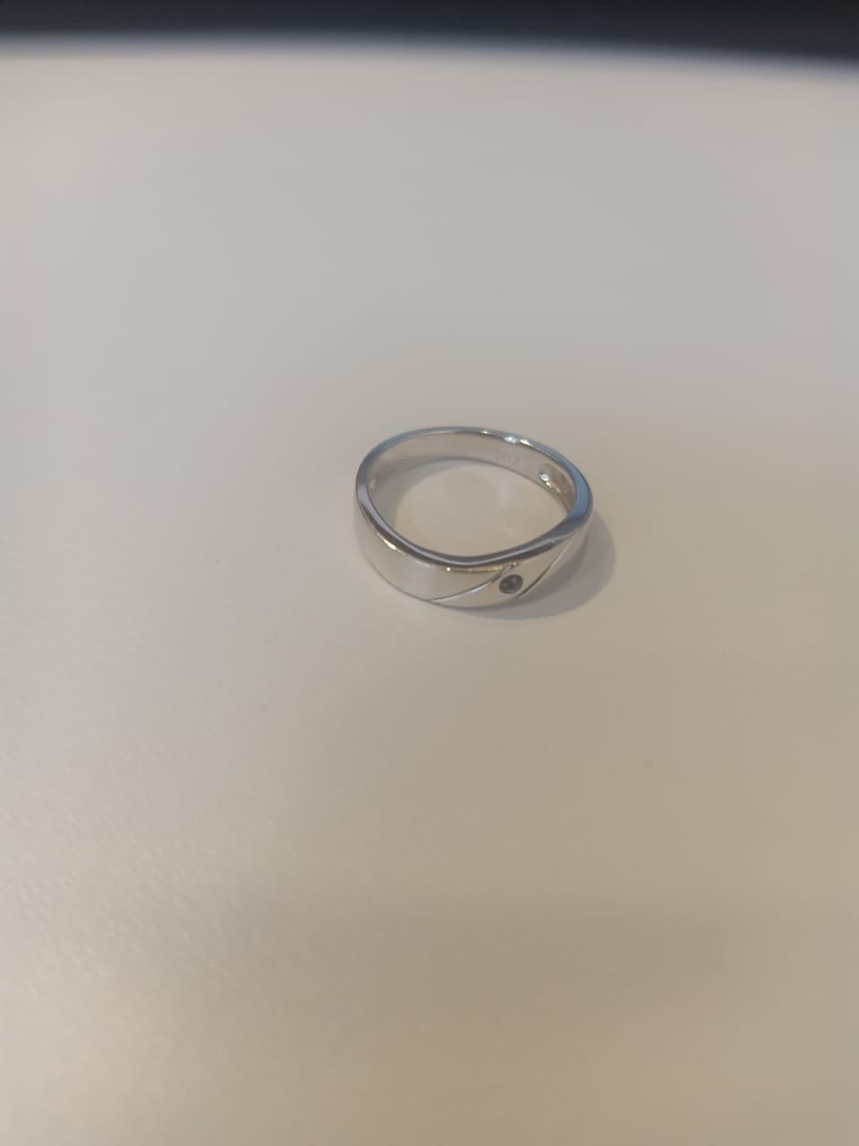 375 gold ring with diamond