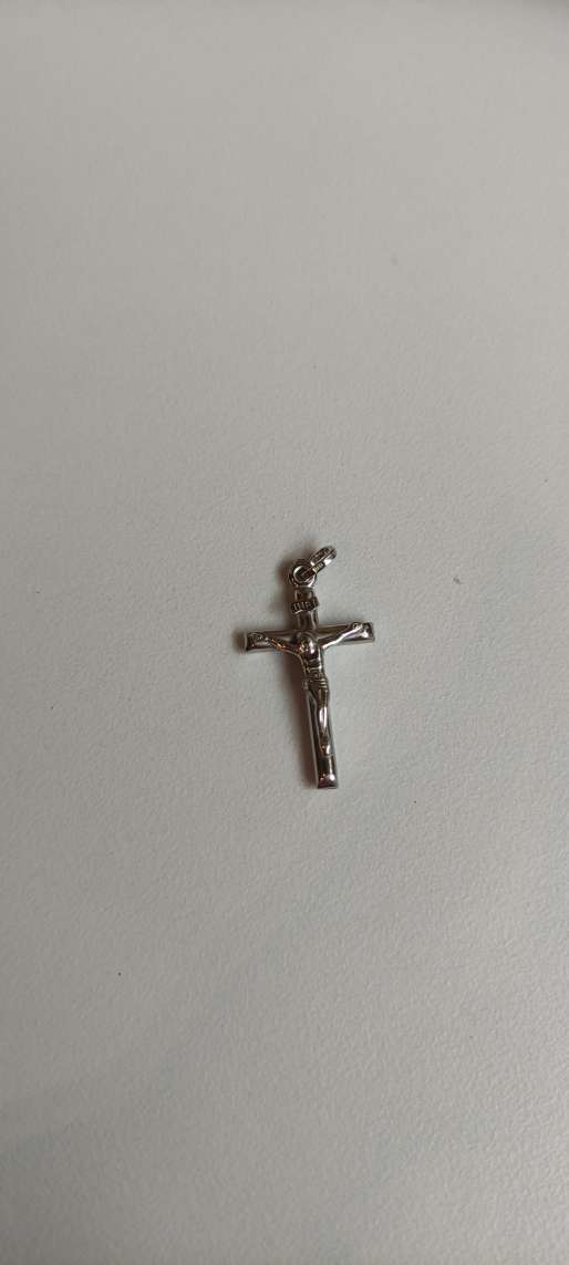 750 gold cross pendant