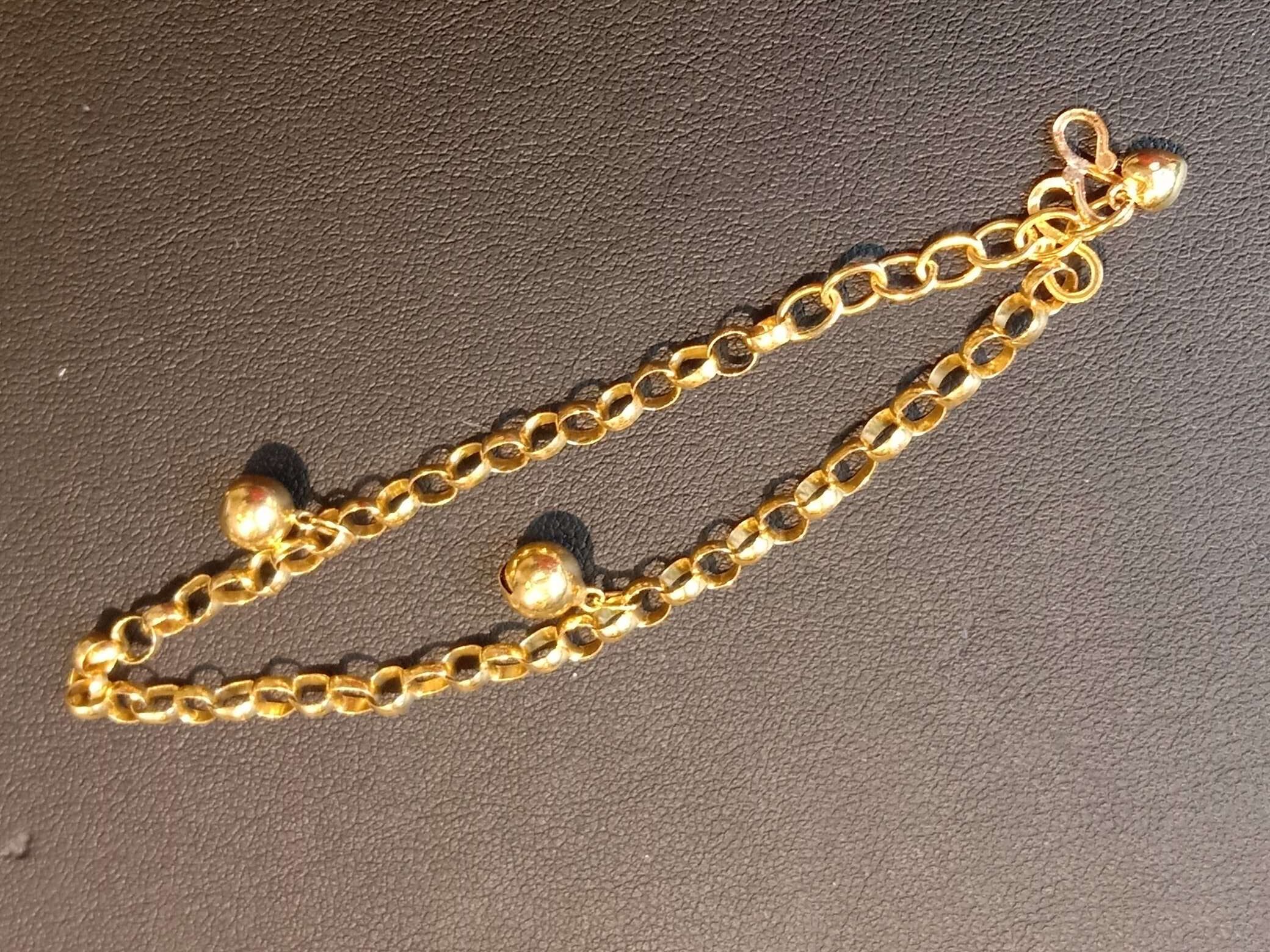 916 gold bracelet with bell design