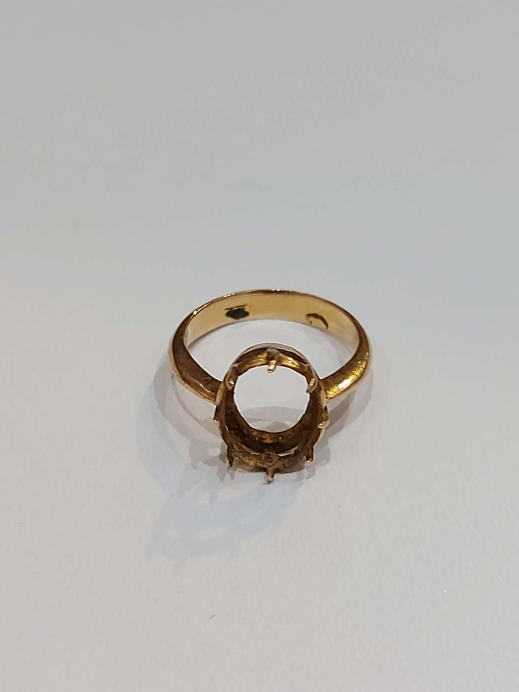 gold ring without seal