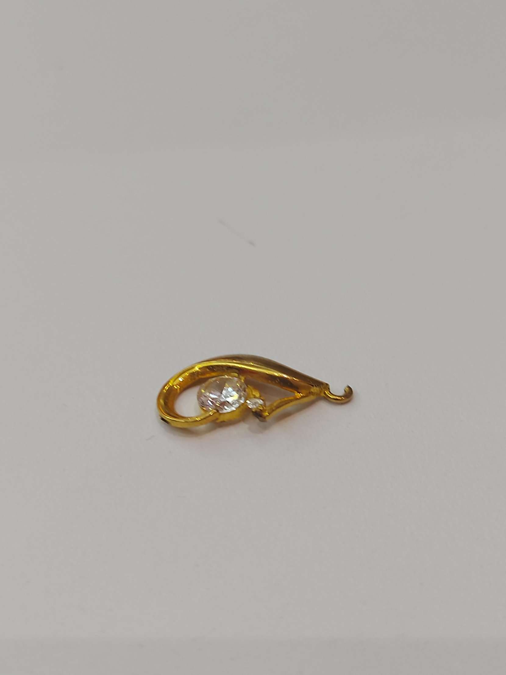 Gold pendant without seal