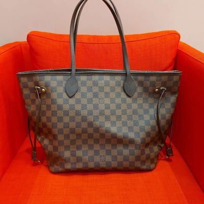 Louis Vuitton Neverfull tote bag