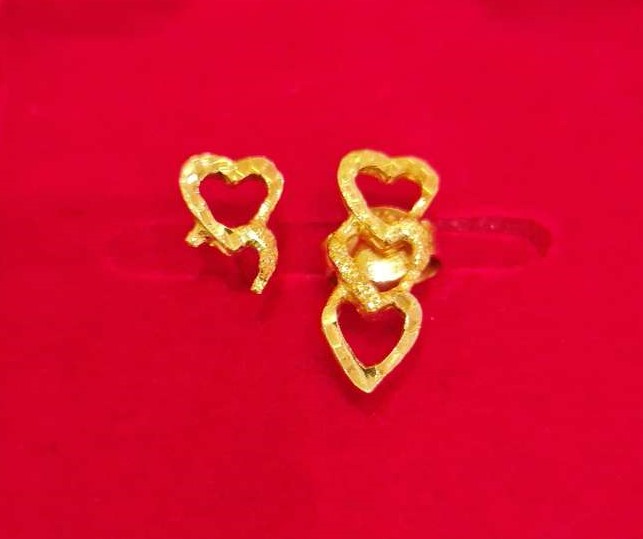 broken 916 gold earrings