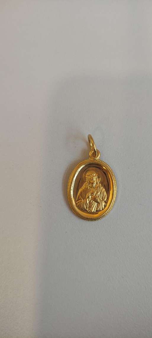 916 gold pendant