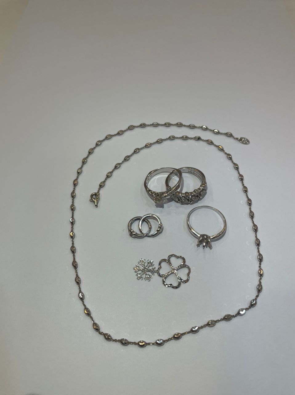 White gold accessories