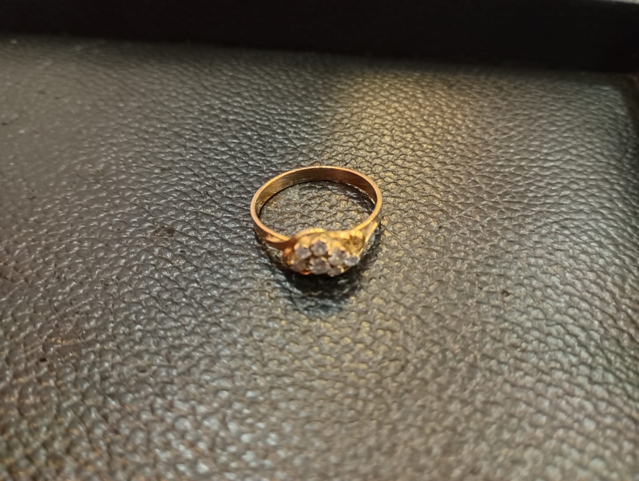 750 gold ring