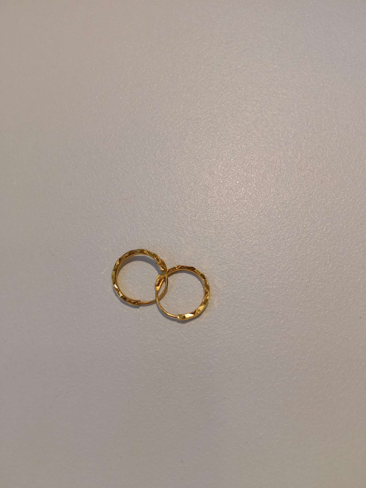 916 gold earrings with plain design