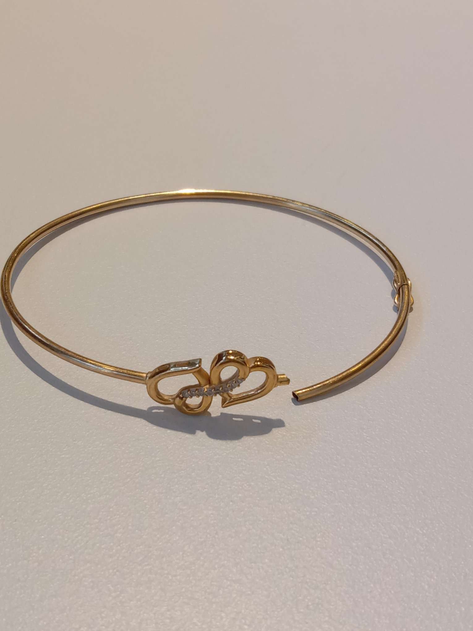 375 gold bangle with love shape design
