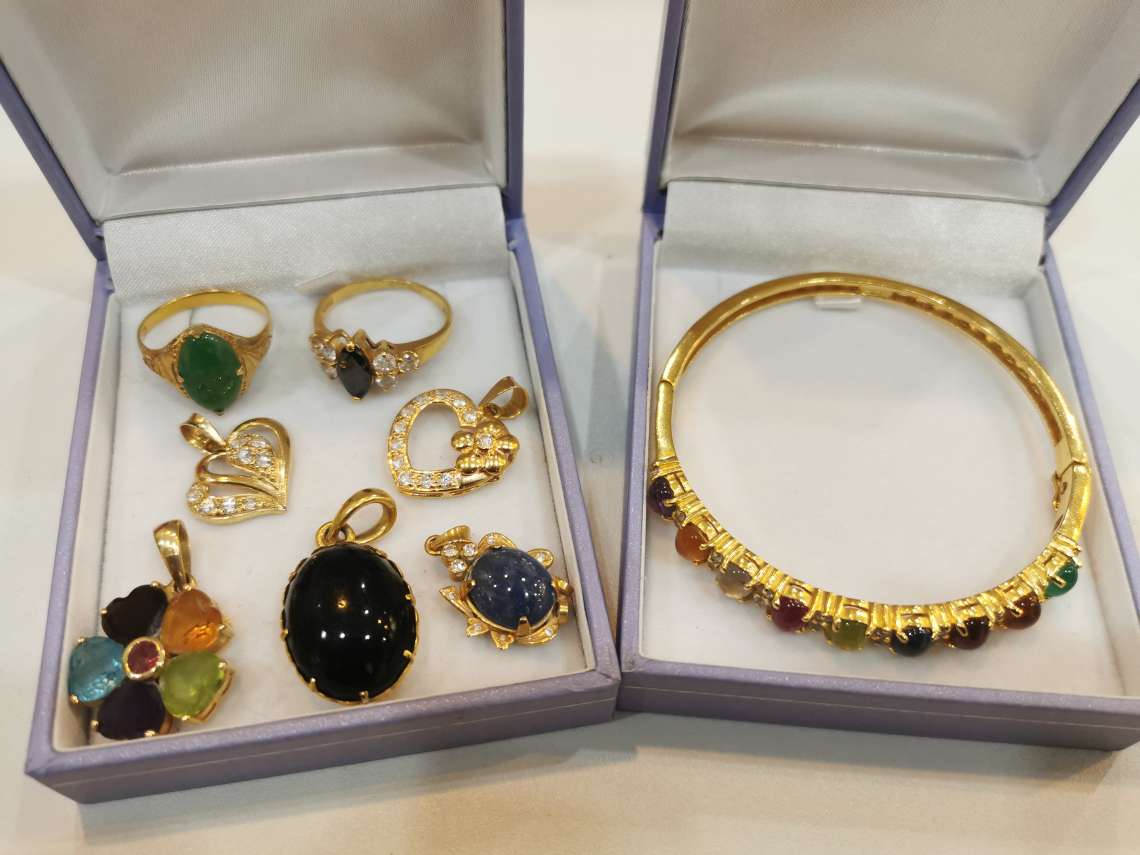 Gold jewelries with stones