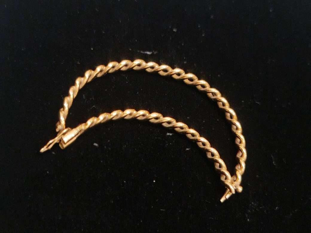 Broken CIngam bangle