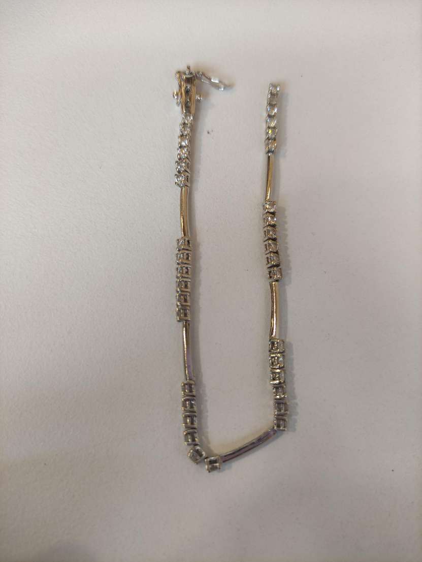 broken 750 gold bracelet