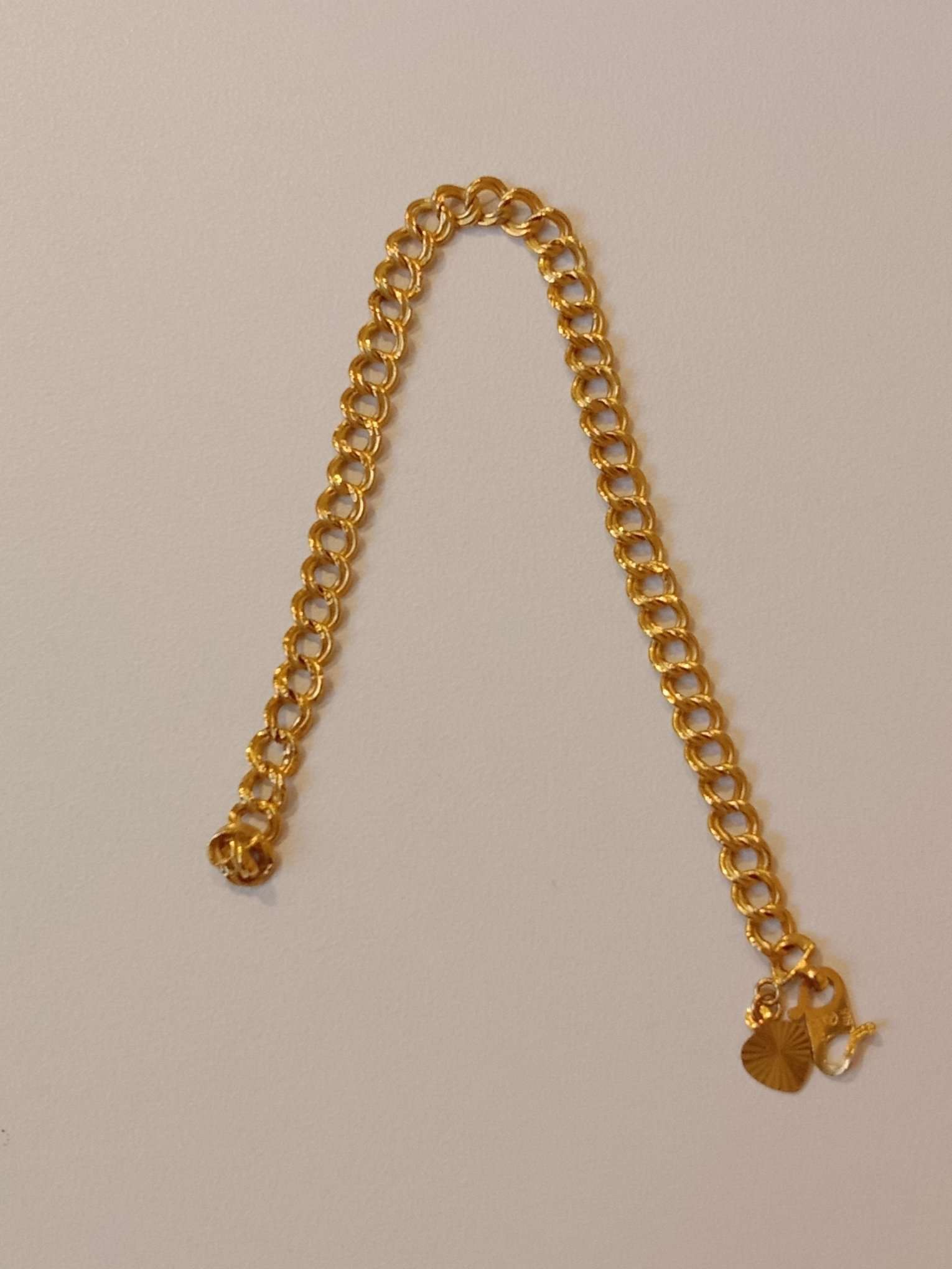 916 gold bracelet with plain design