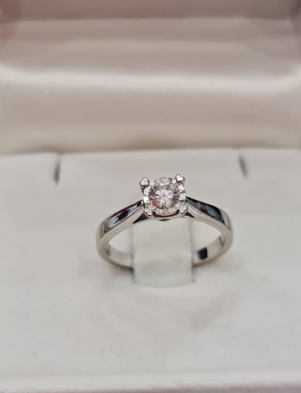 375 white gold ring