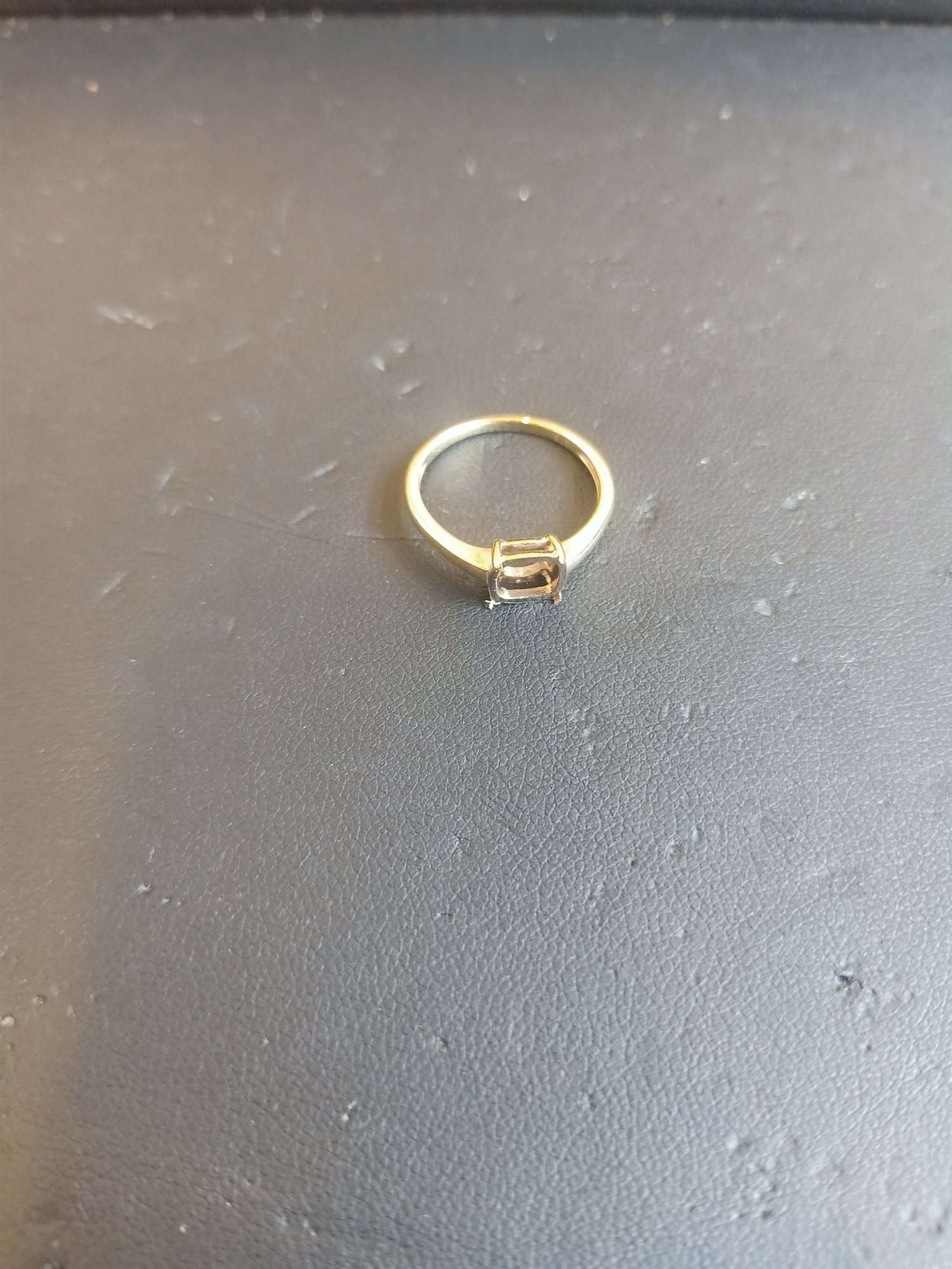 375 gold ring with stone