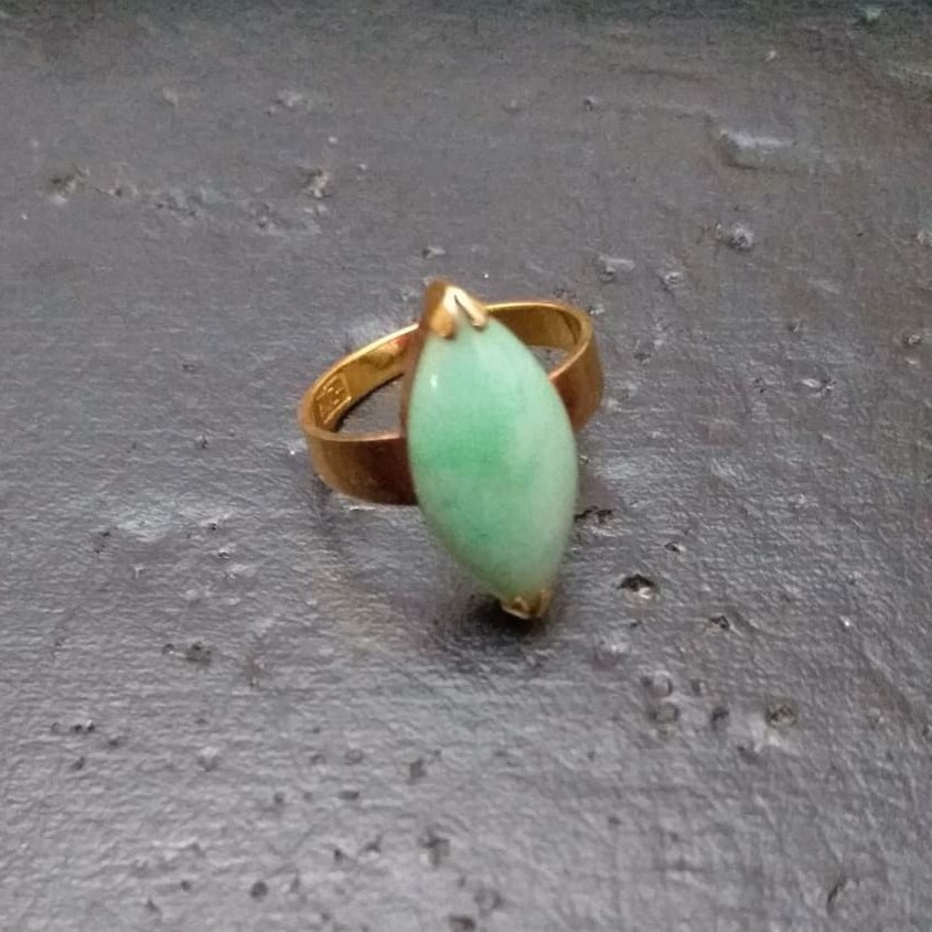 Cingam ring with jade stone
