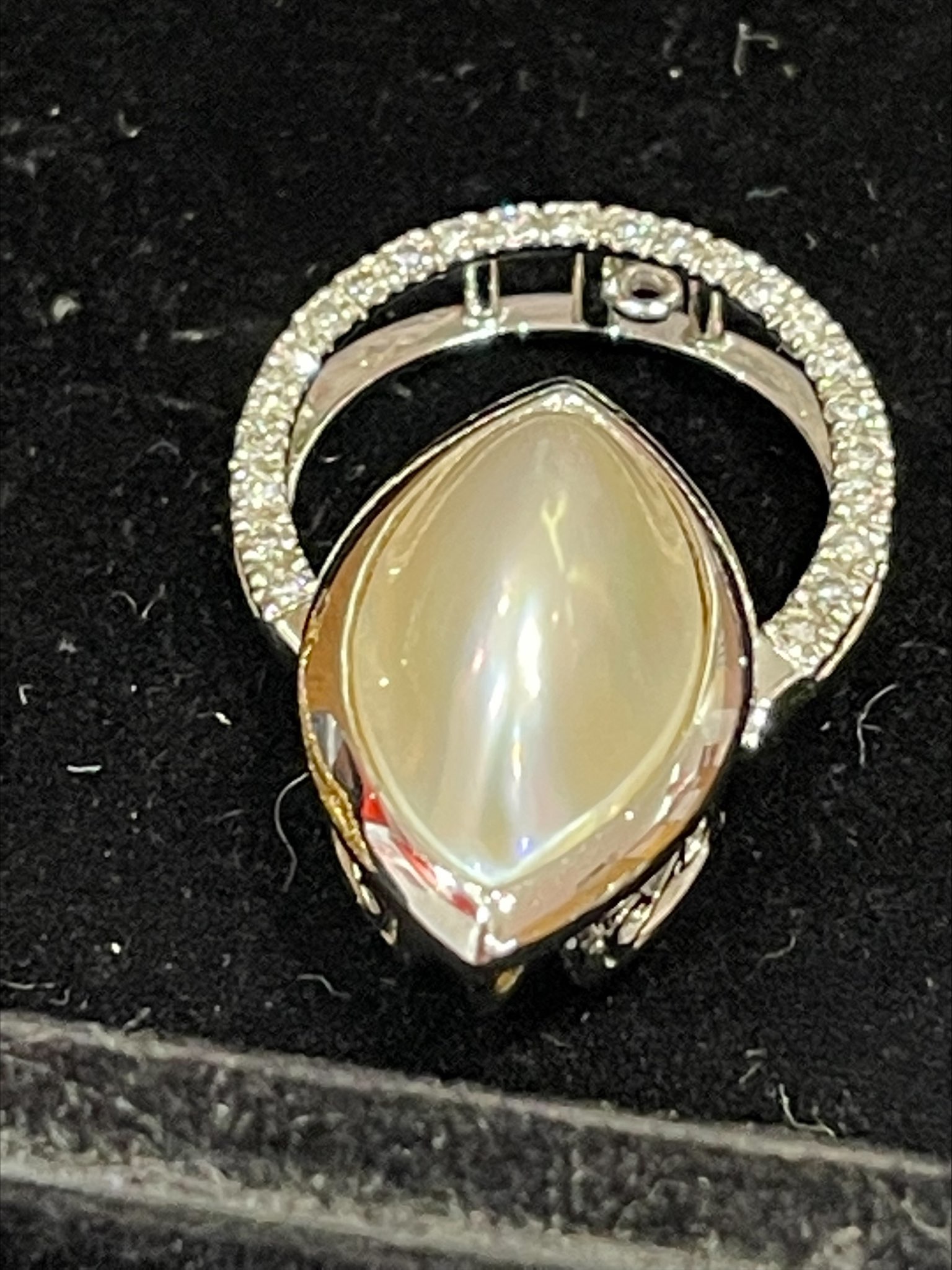 750 gold ring with pearl
