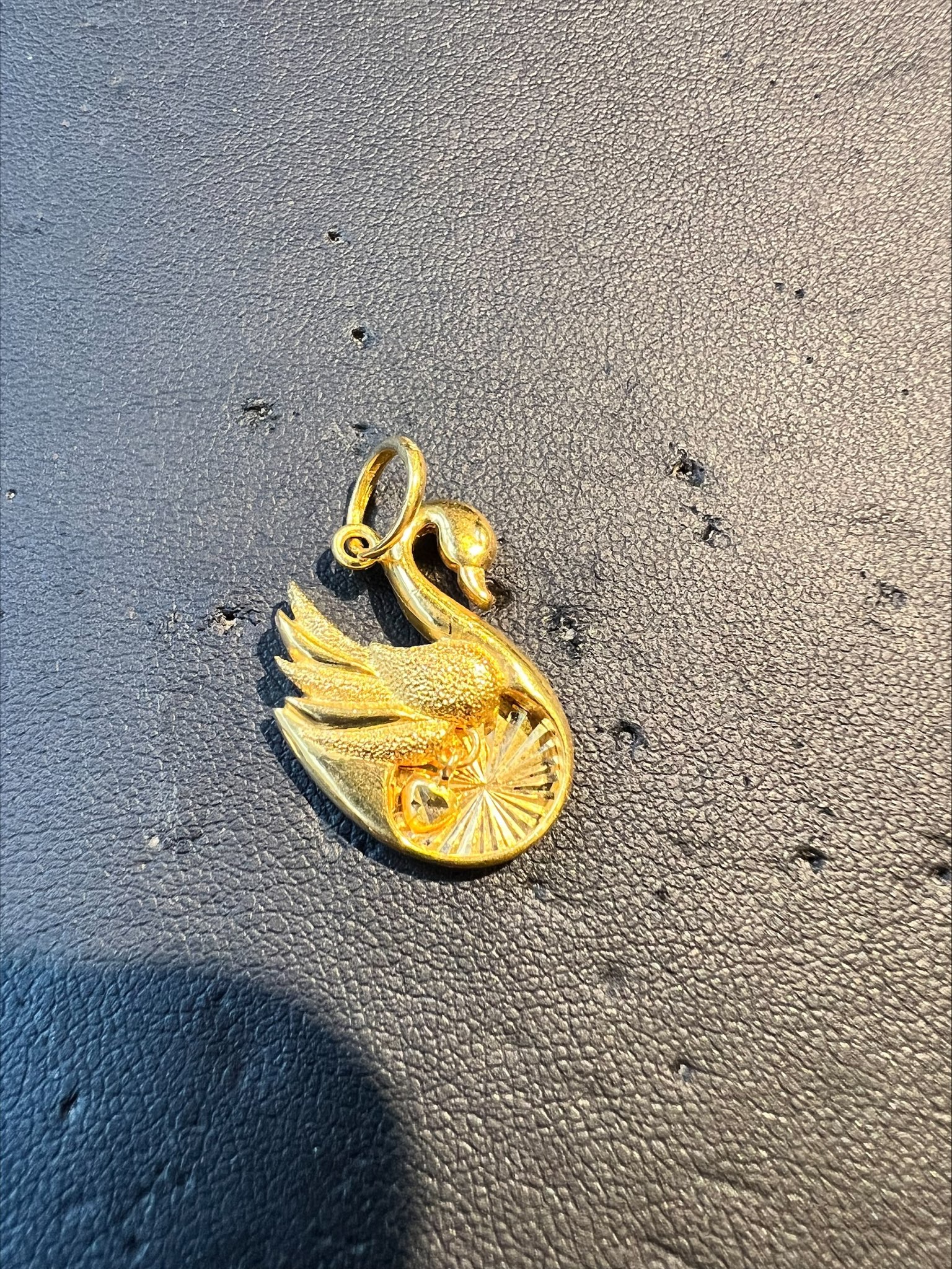 916 gold pendant