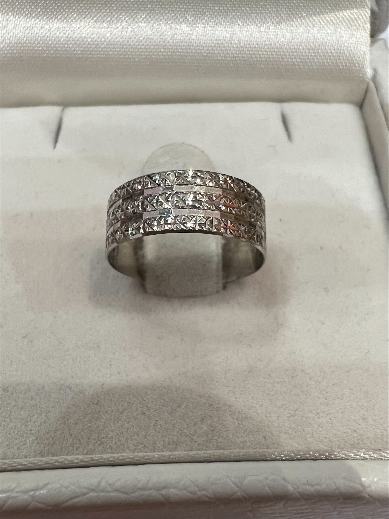 375 white gold ring